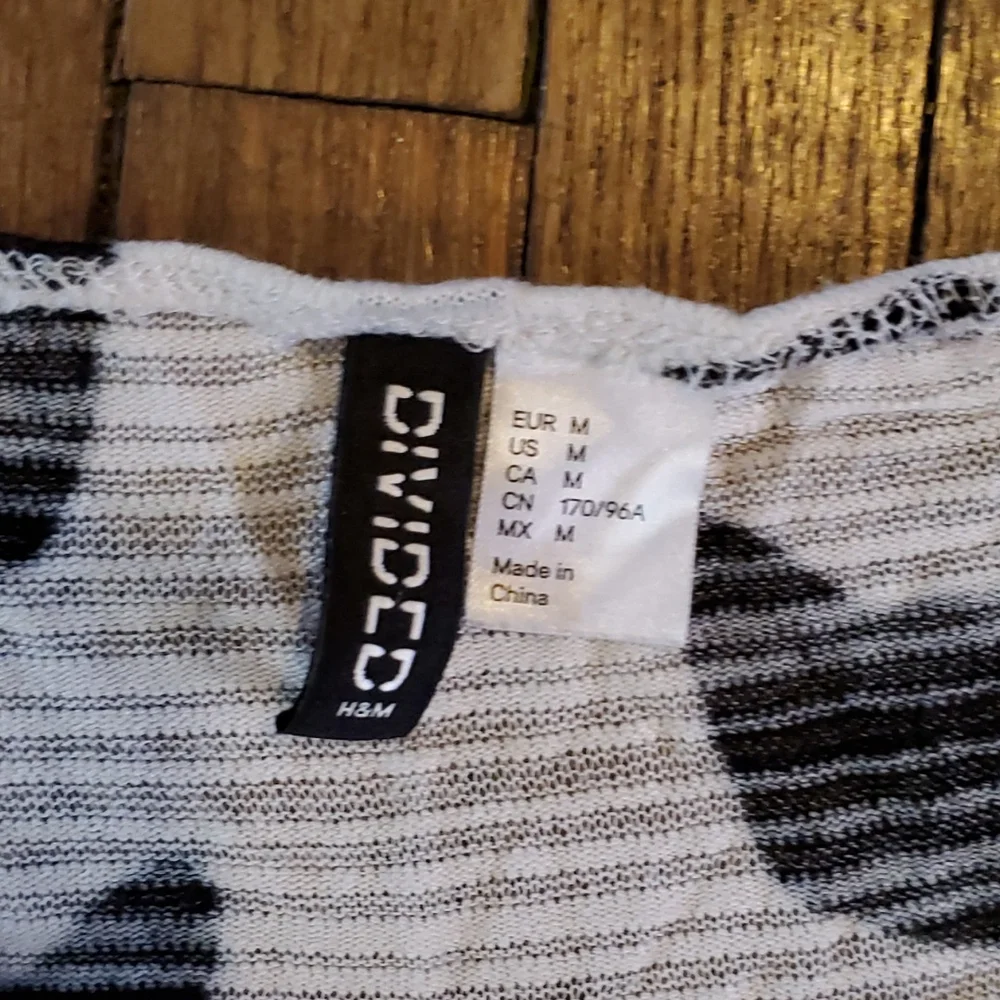 Cat Pattern T-shirt - Picture 3 of 3